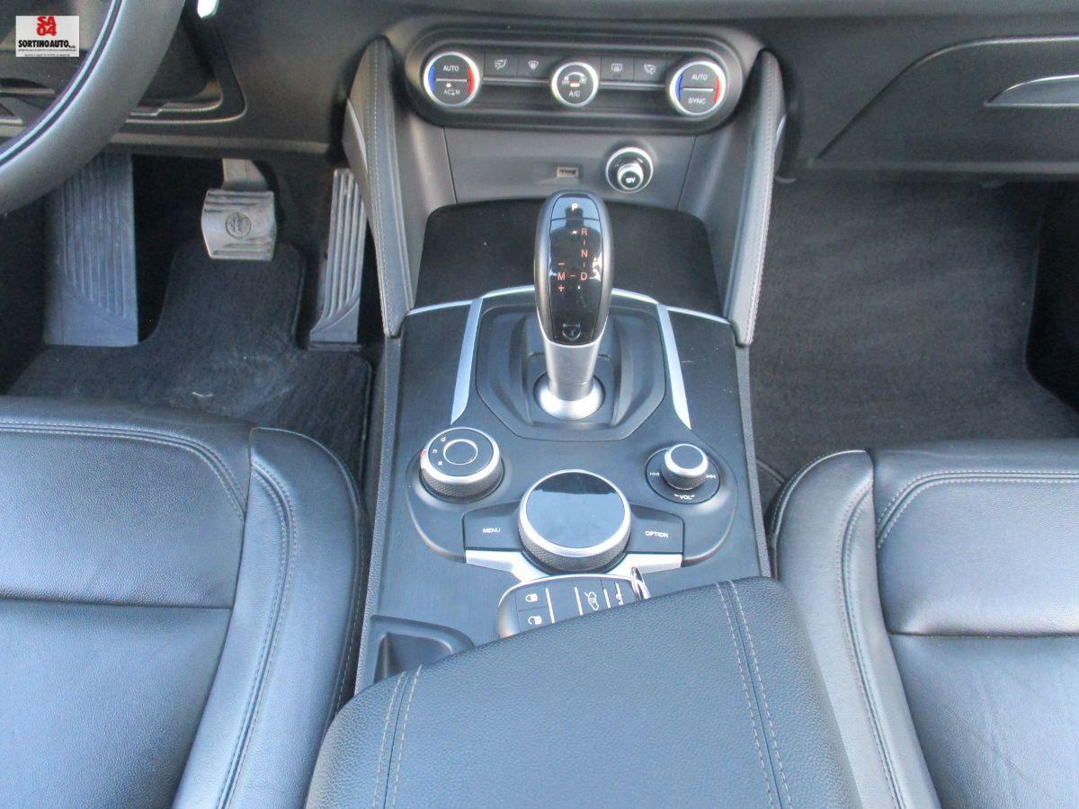 A.R.Stelvio 2.2 T.diesel 180CV AT8 RWD Exec.-2018 FULL