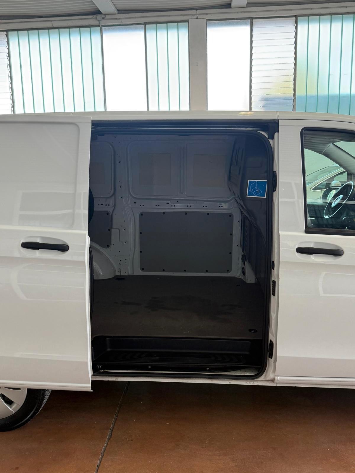 Mercedes Benz VITO 114 CDI COMPACT 2.2 6 MARCE COMPACT