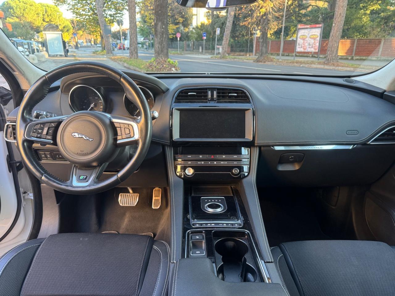 Jaguar F-Pace 2.0 D 180 CV AWD R-Sport garanzia 12 m