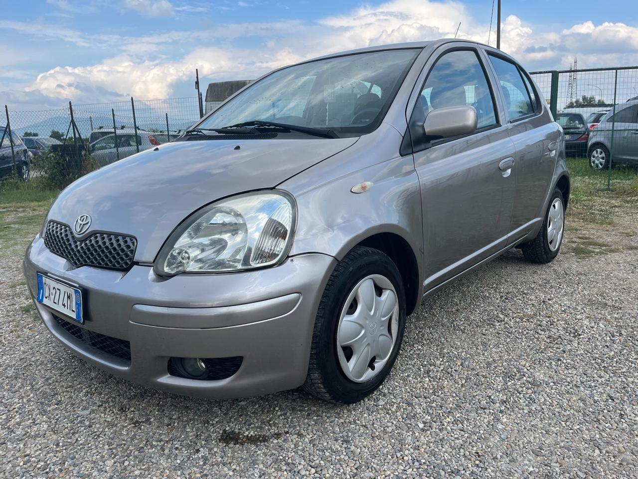 Toyota Yaris 1.0i 16V cat 5 porte Sol