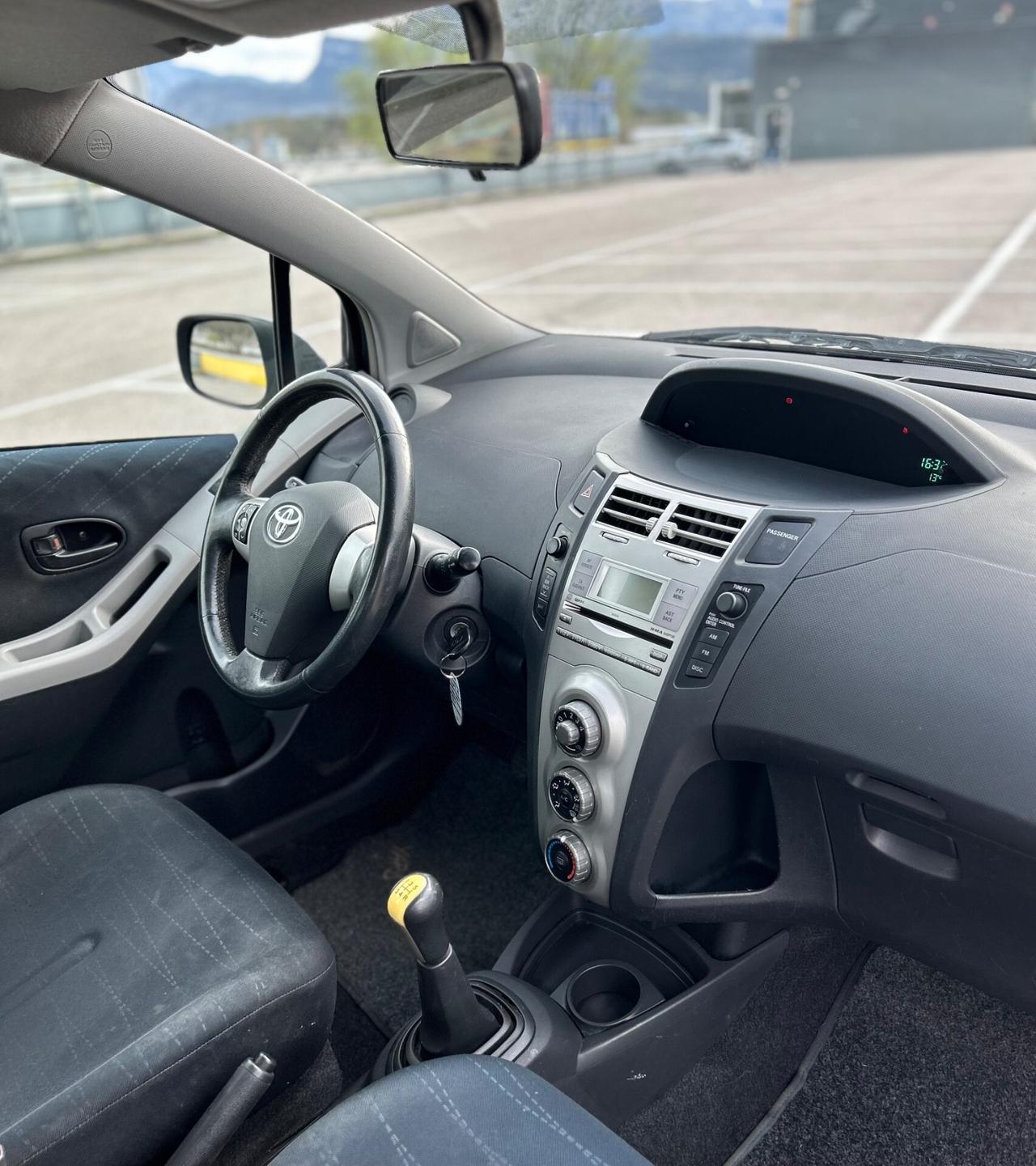 Toyota Yaris 1.0 5 porte Edizione SOL Neopatentati