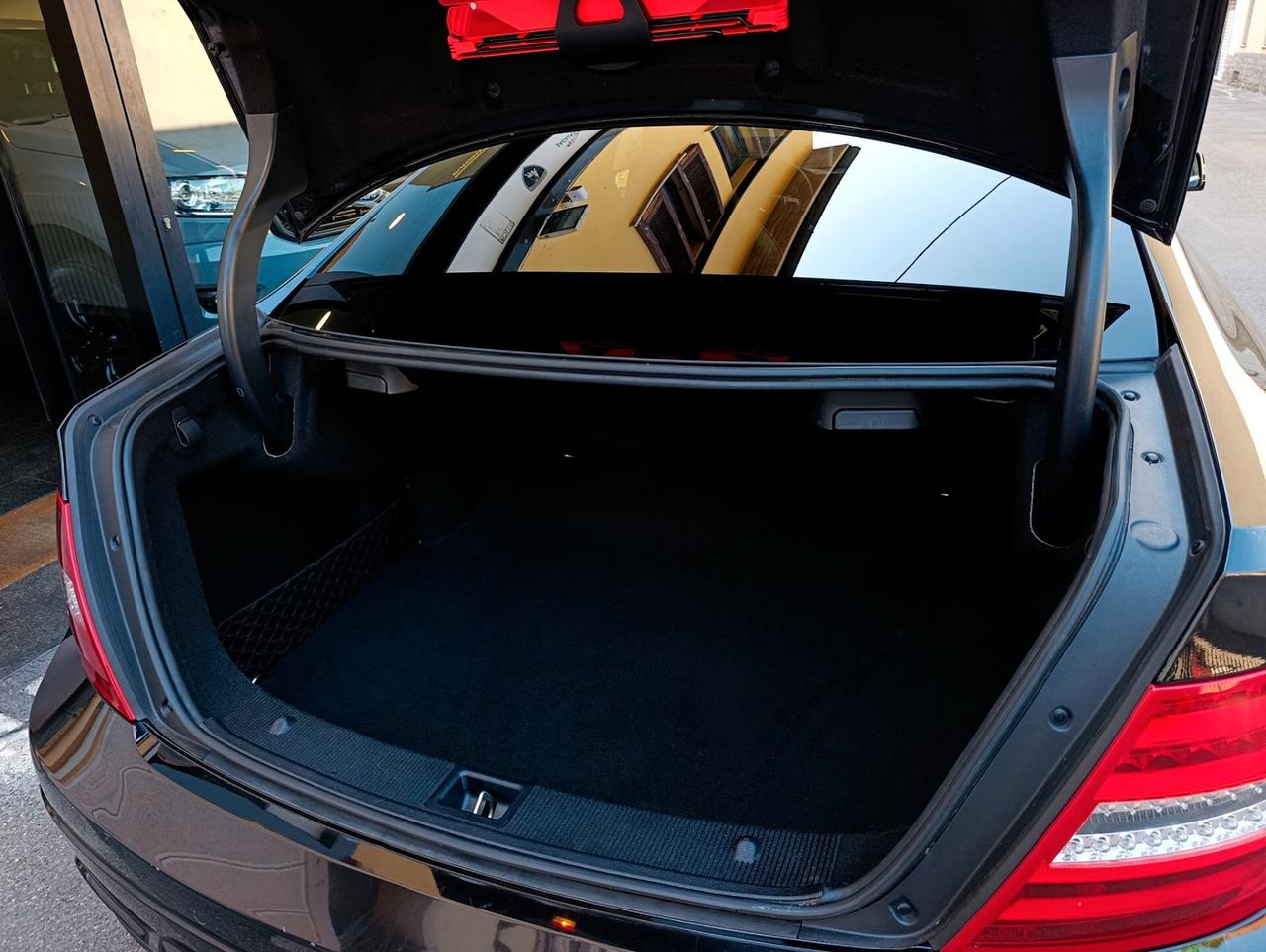 Mercedes-benz C 220 CDI Coupé Avantgarde AMG Edition