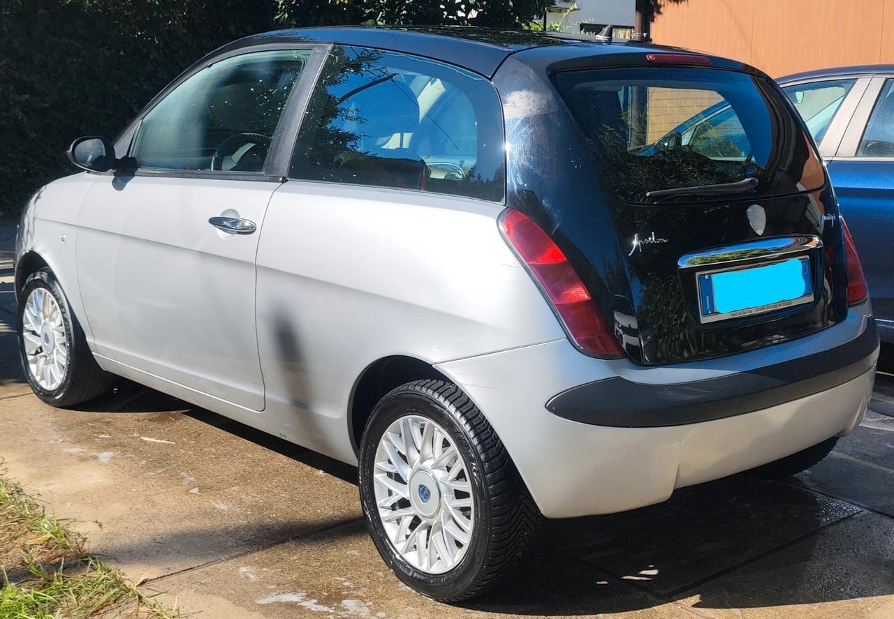Lancia Ypsilon 1.3 MJT 75 CV Argento
