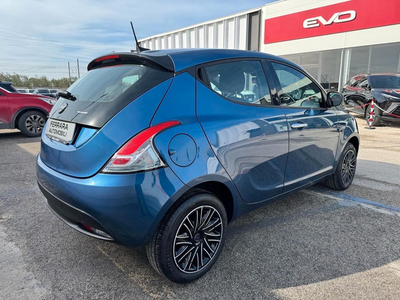 Lancia Ypsilon 1.0 FireFly 5 porte S&S Hybrid Silver Plus