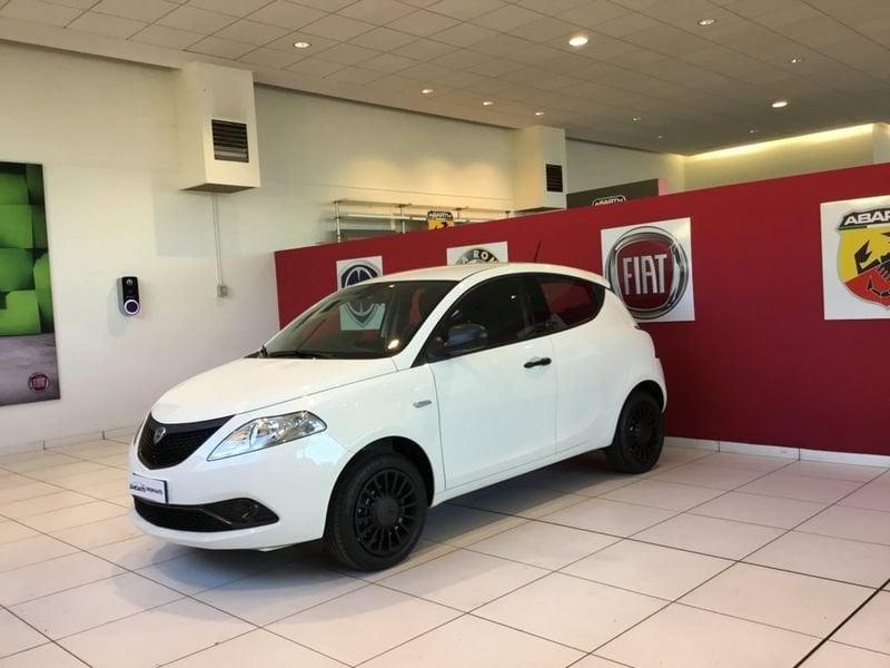 Lancia Ypsilon Ypsilon 1.0 FireFly 5 porte S&S Hybrid Ecochic Silver