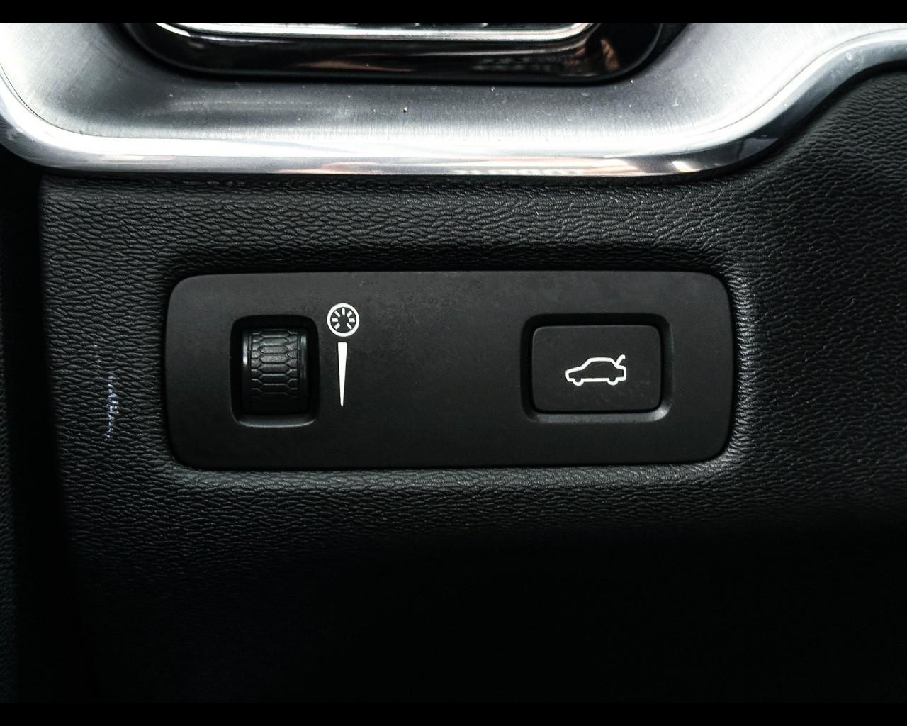 VOLVO XC60 B4 (d) AWD Geartronic Momentum Pro