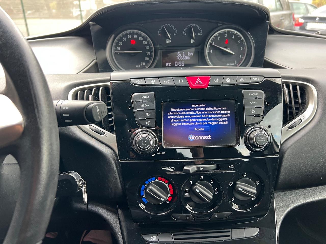 Lancia Ypsilon 1.0 Benzia/Hybrid - NEOPATENTATI