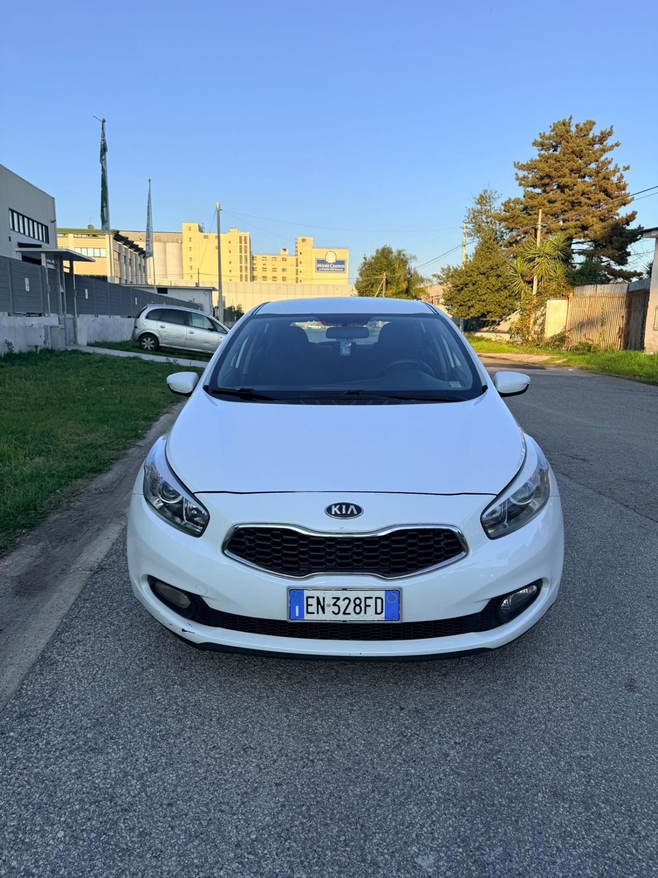 Kia Ceed cee'd 1.4 CRDi 5 porte Cool