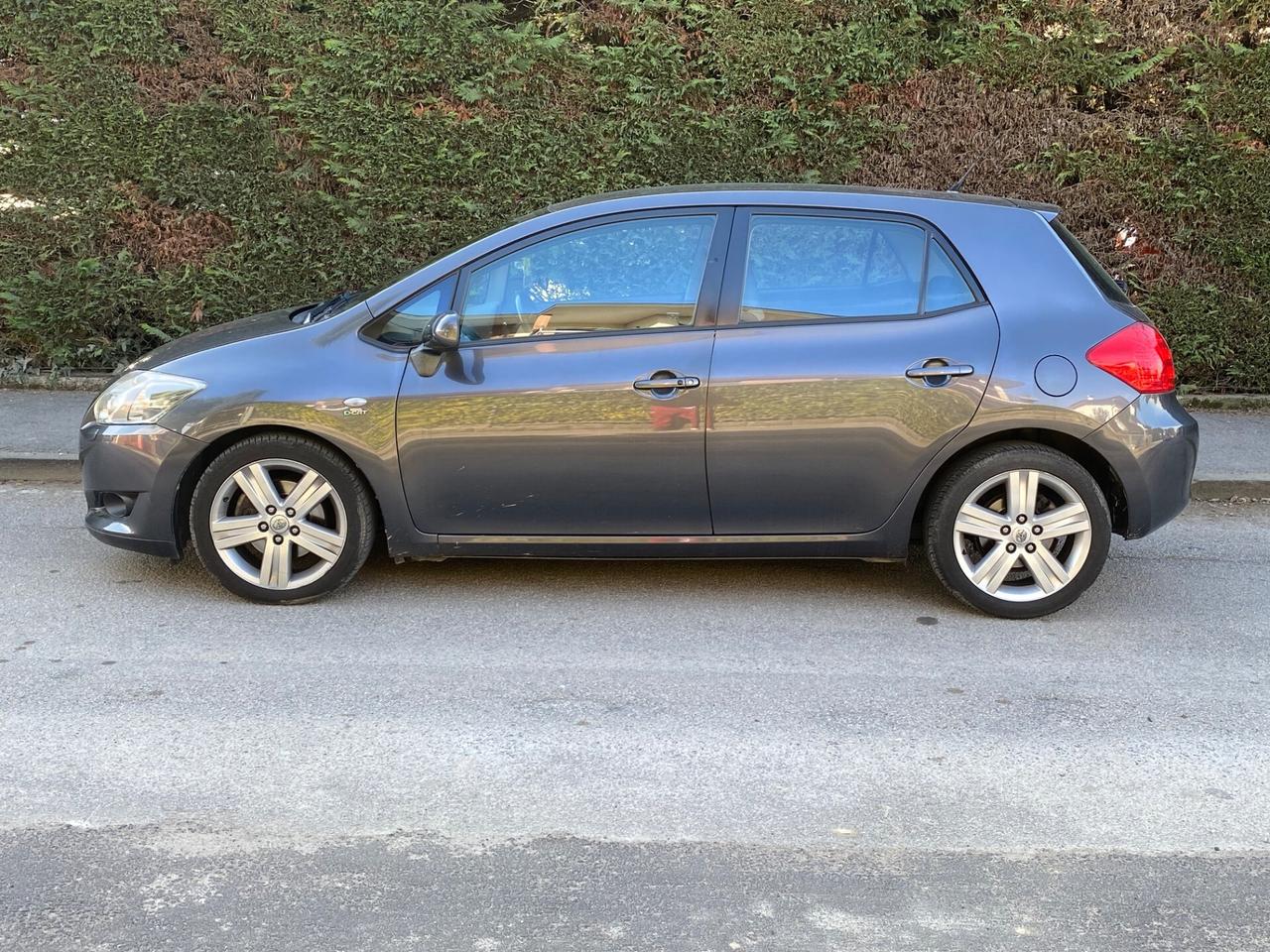 Toyota Auris 2.2 D - Versione Introvabile