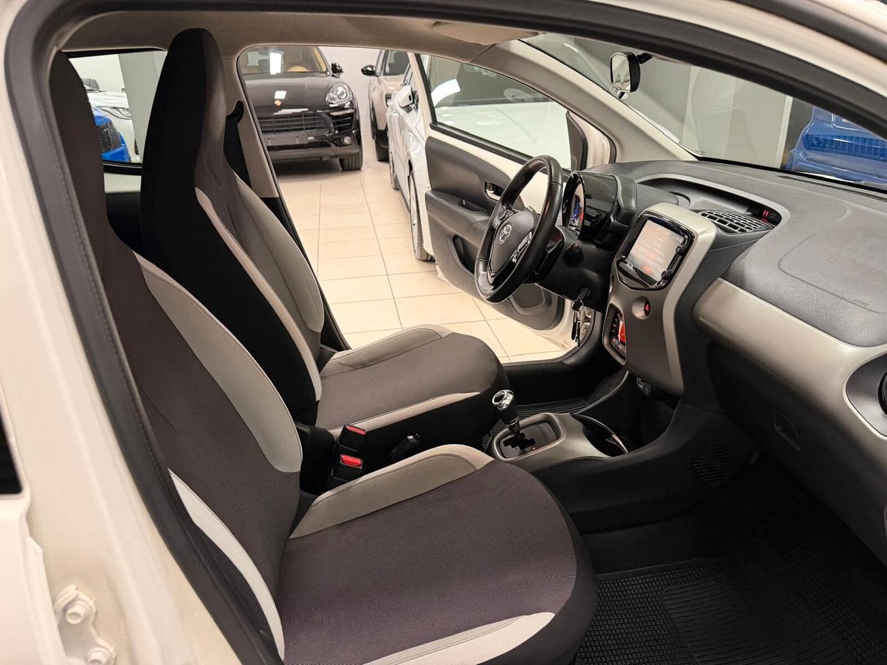 Toyota Aygo 1.0 VVT-i 69 CV 5 porte x-play TSS MMT