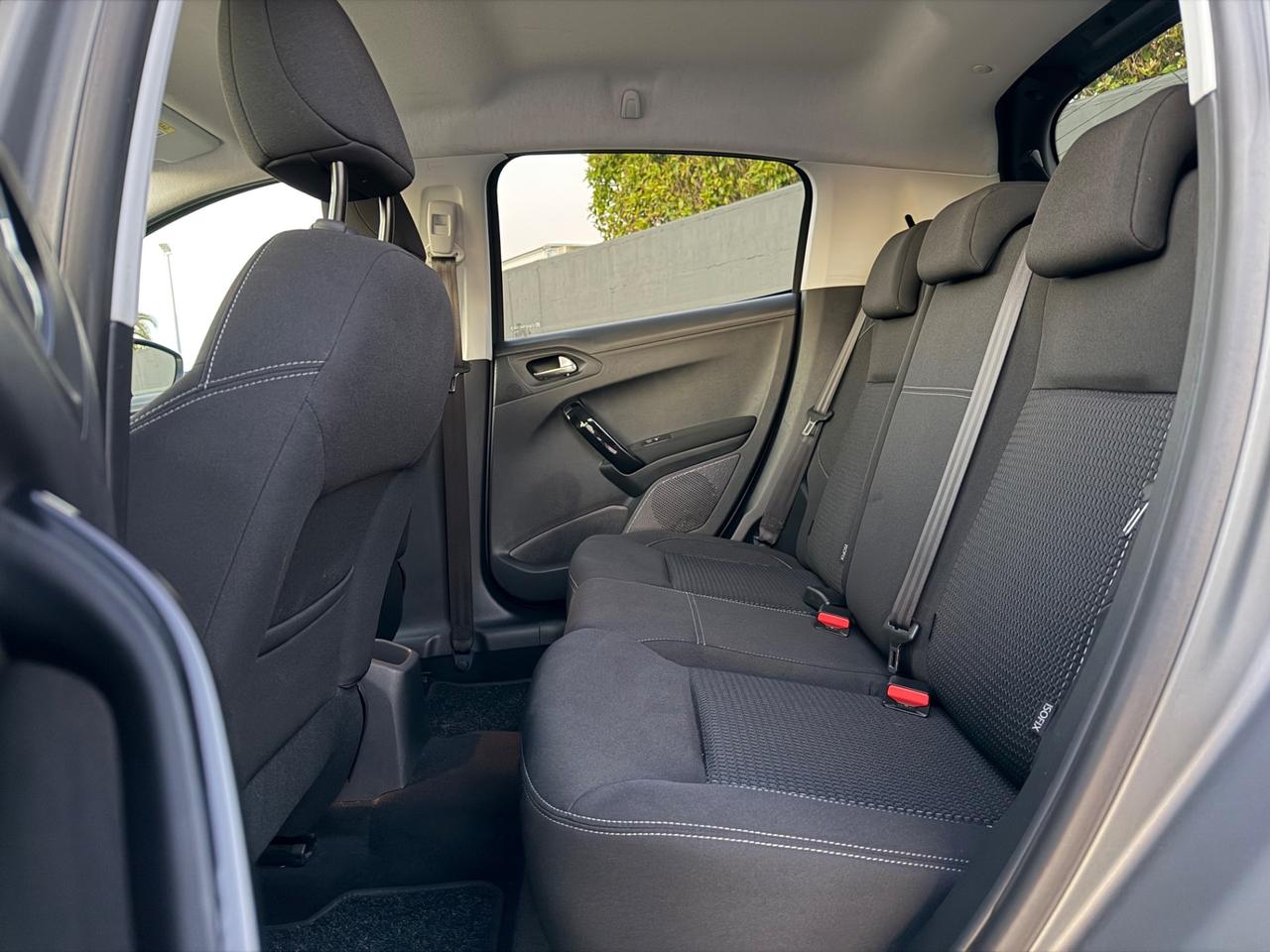 Peugeot 208 1.6 BlueHDi 100cv 5p. Allure GR. OPACO