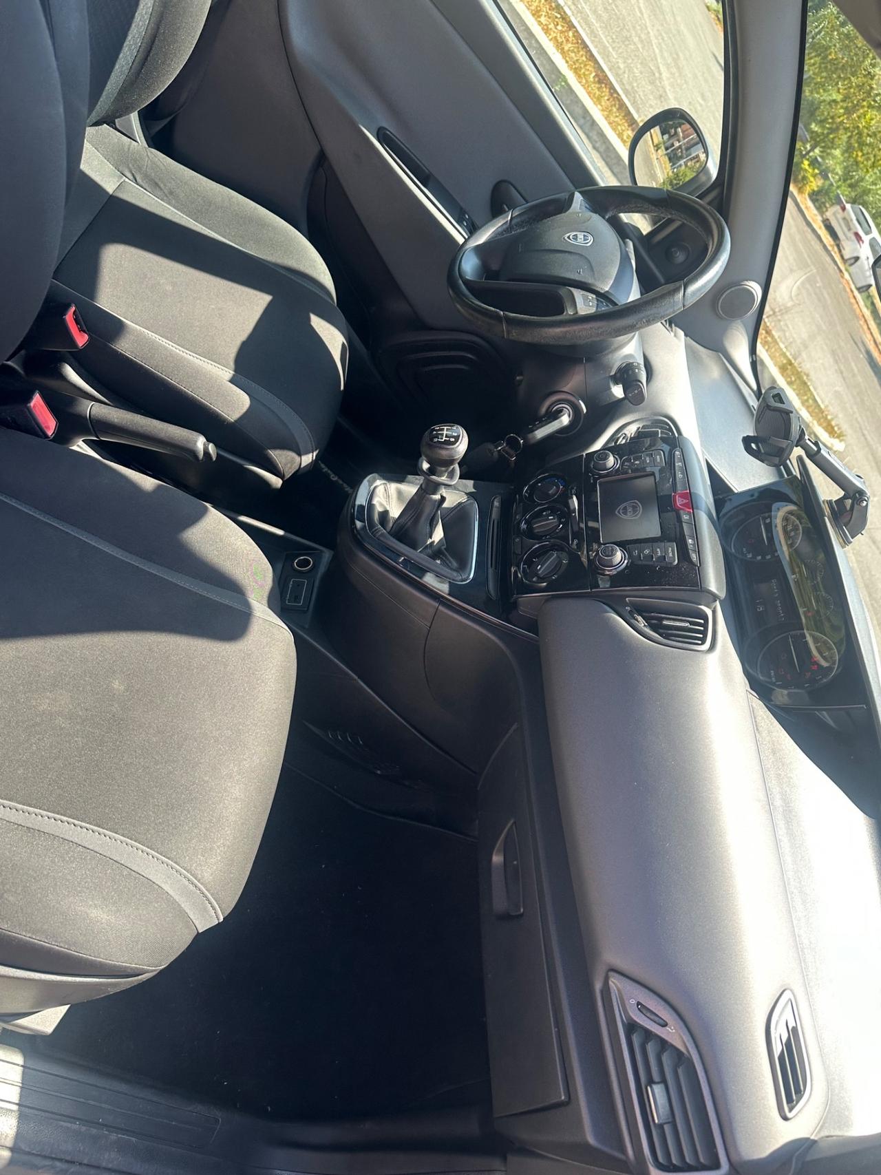 Lancia Ypsilon 1.2 69 CV 5 porte Gold