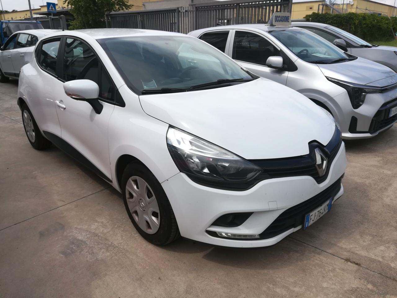 Renault Clio 1.2 75CV 5 P . OK NEOPATENTATI