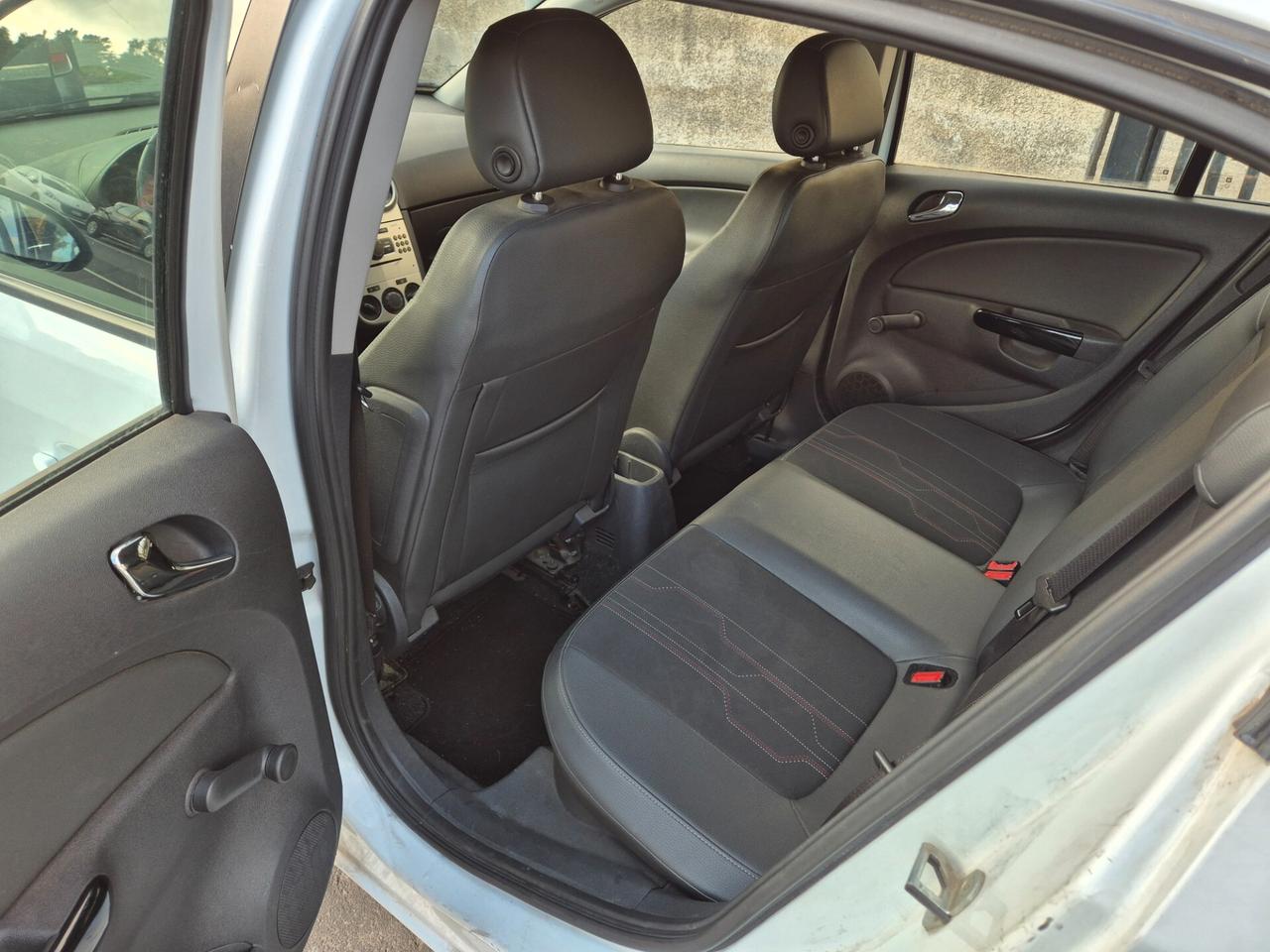 Opel Corsa 1.2 5 porte Sport