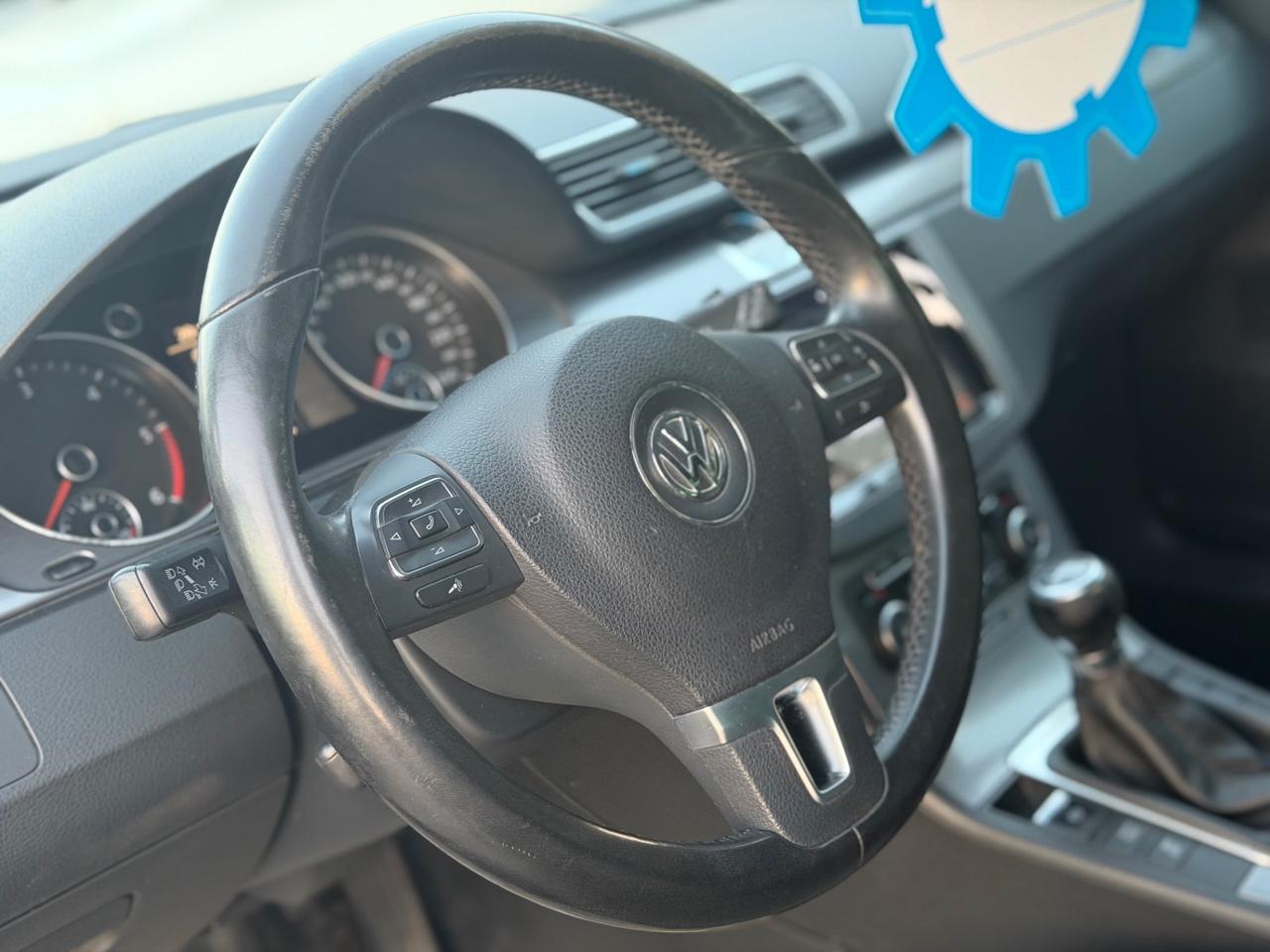 Volkswagen PASSAT 1.6 DIESEL 2011 - CARPLAY