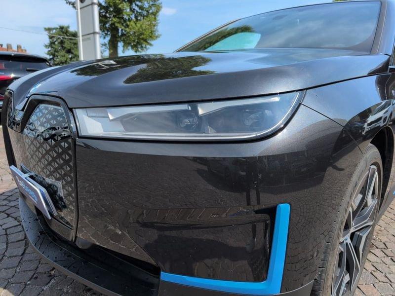 BMW iX XDRIVE40 PACCHETTO SPORTIVO