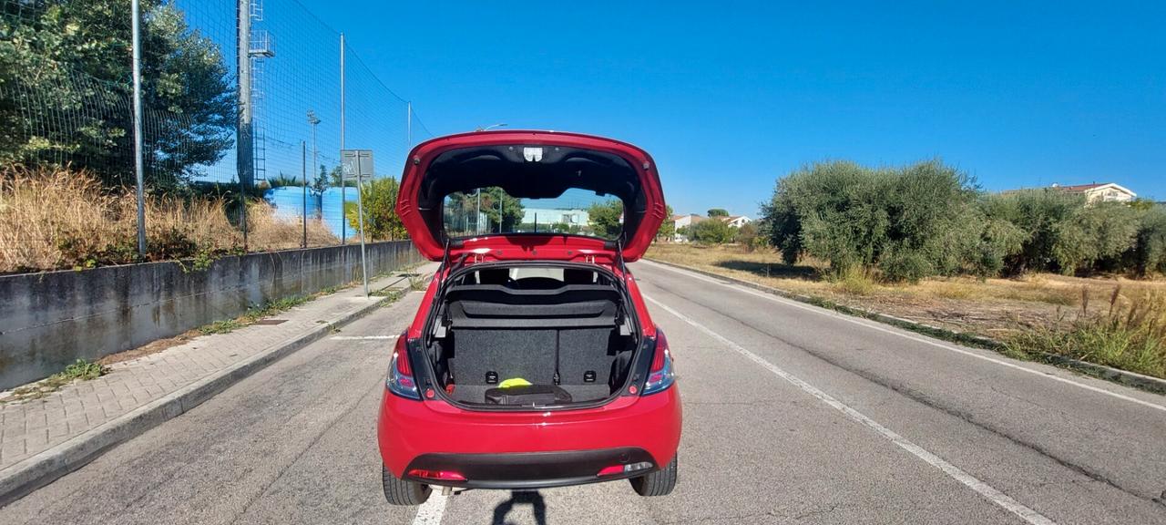 YPSILON 1,2 GPL DI SERIE CASA MADRE LANCIA MOD.ALBERTA FERRETTI FARI A LED IMPECCABILE