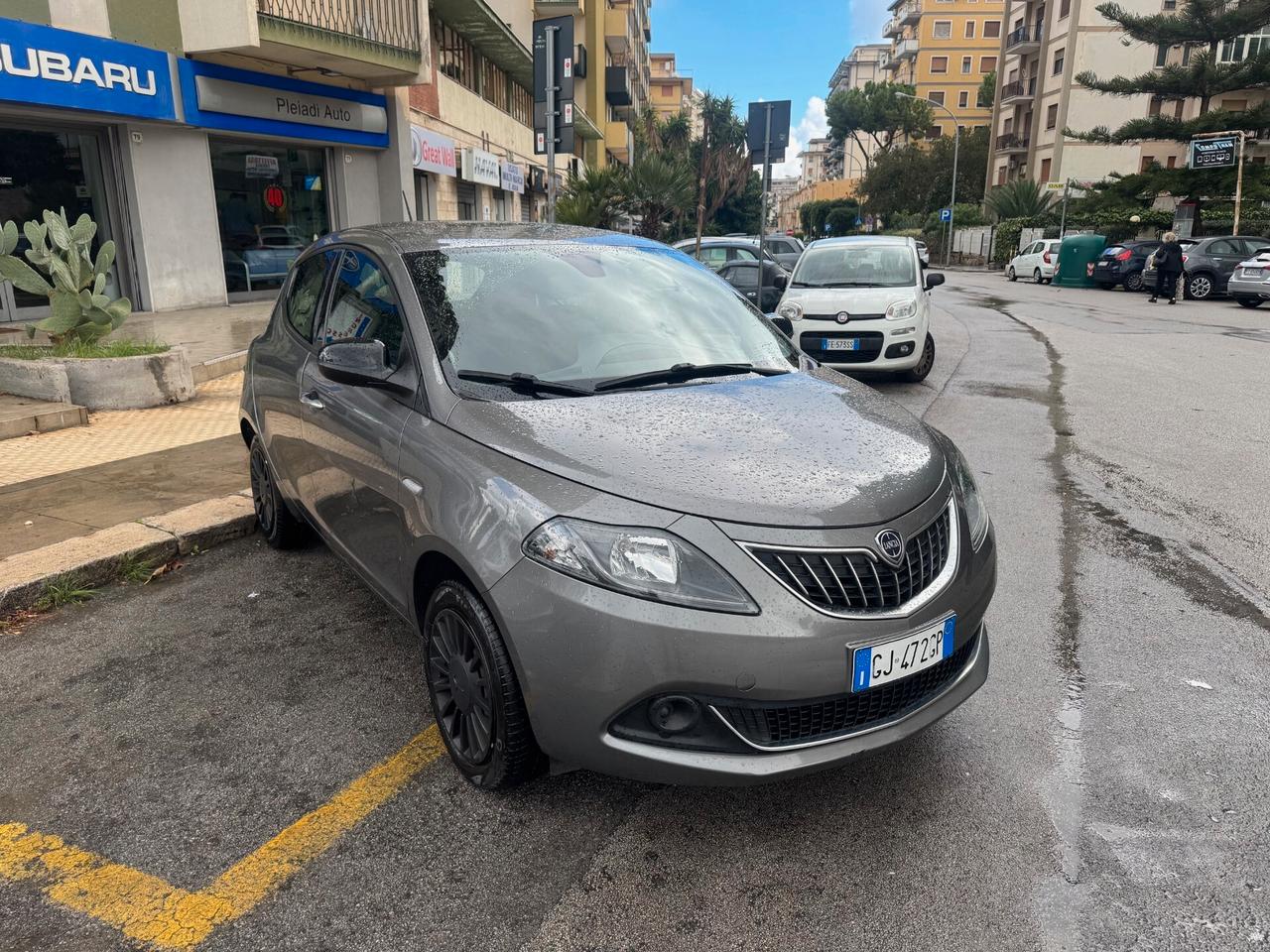 Lancia Ypsilon 1.0 neopatentati