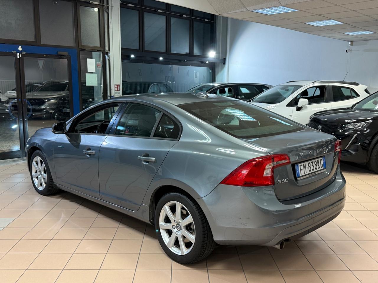 Volvo S60 D2 R-design