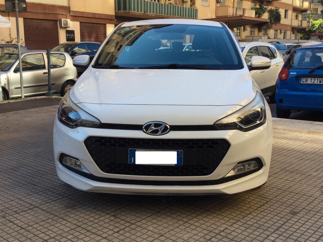 Hyundai i20 1.2 84 CV 5 porte Blackline