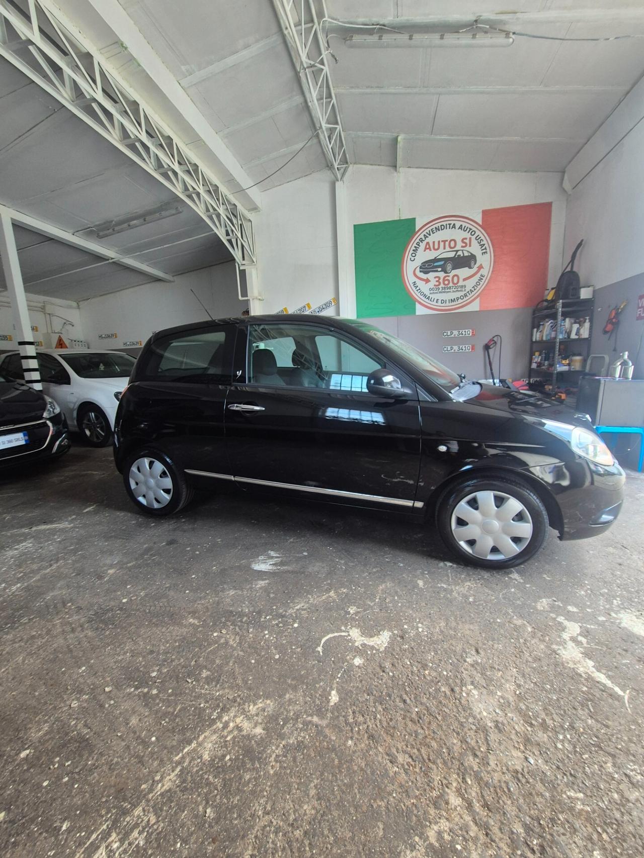 Lancia Ypsilon 1.2 69 CV Platino neo patentati