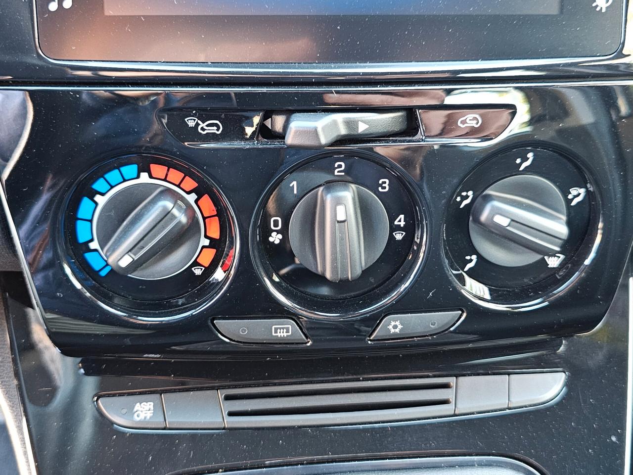 Lancia Ypsilon 1.0 FireFly 5 porte S&S Hybrid Ecochic Gold