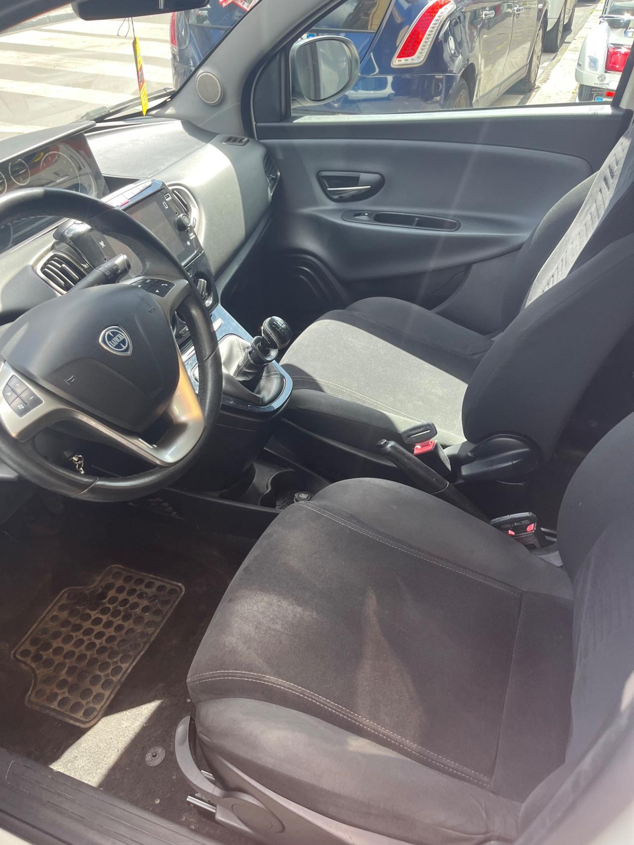 Lancia Ypsilon 1.2 69 CV 5 porte GPL Ecochic Platinum