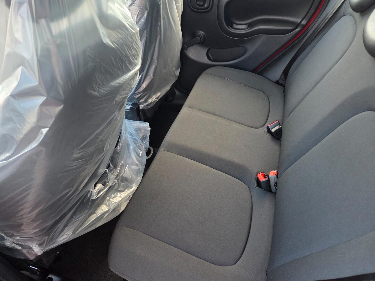 Fiat Panda KM/0 HYBRID 5 POSTI, SENSORI DI PARK, NESSUN OBBLIGO FINANZIARIO !!