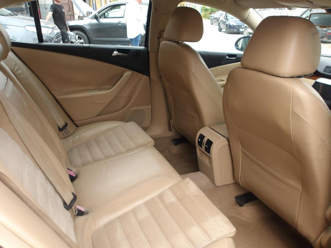 Volkswagen Passat Berlina Passat 2.0 tdi Highline 170cv dsg dpf