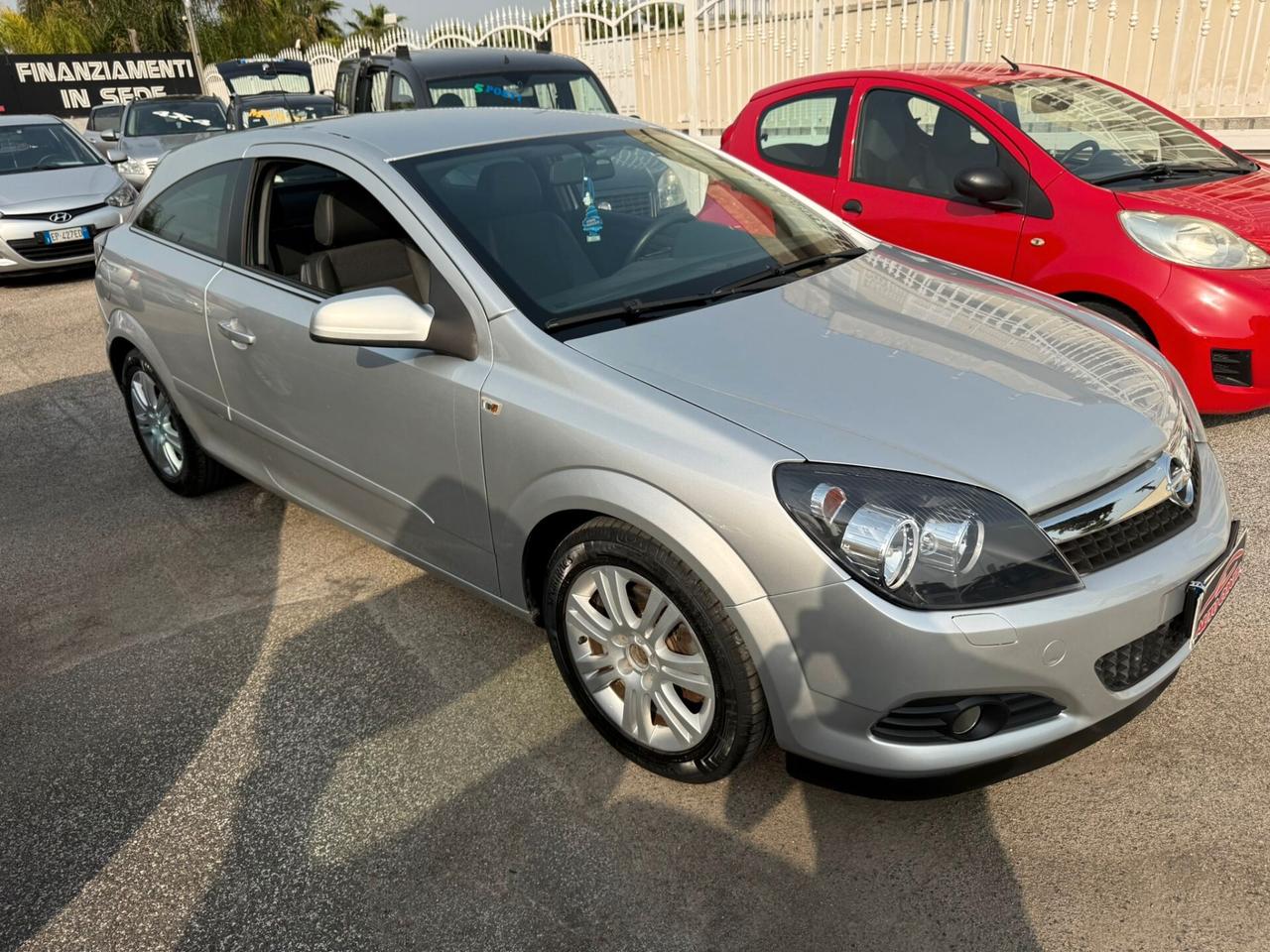Opel Astra GTC 1.7 CDTI 110CV 3 porte Cosmo