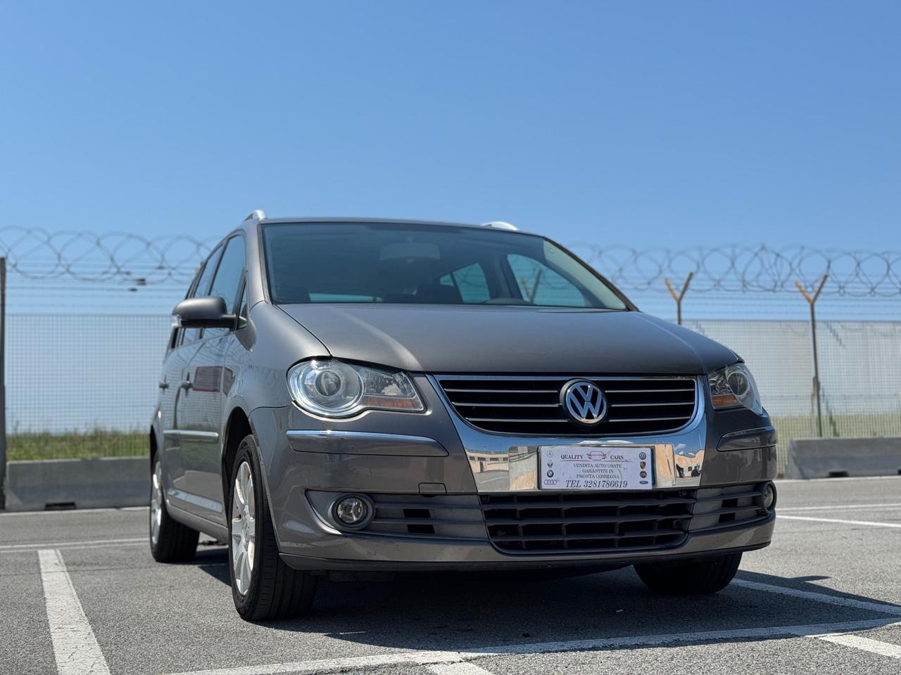 Volkswagen Touran 2.0TDI DSG 140 CV 7 POSTI HIGHLINE 12 MESI DI GARANZIA