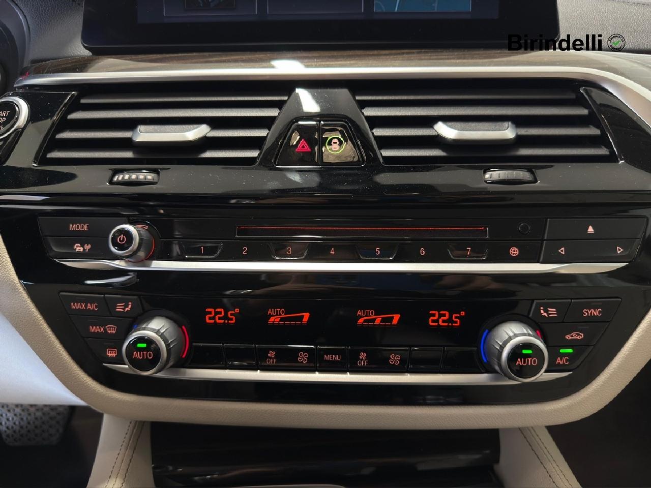 BMW Serie 5(G30/31/F90) - 518d Touring Luxury