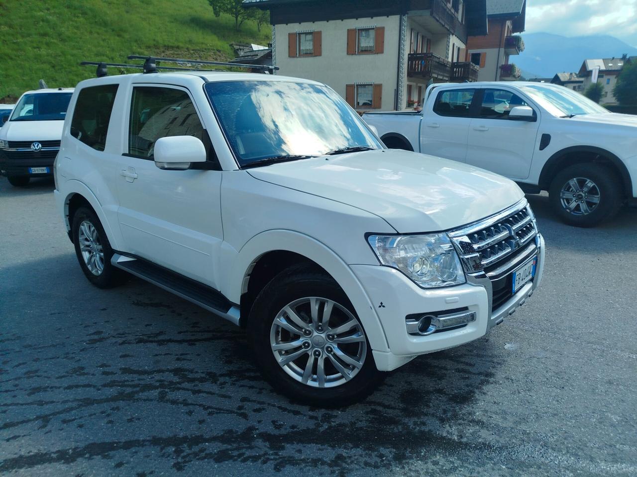 Mitsubishi Pajero 3.2 DI-D 16V MANUALE 204 CV. 3p. Intense DPF