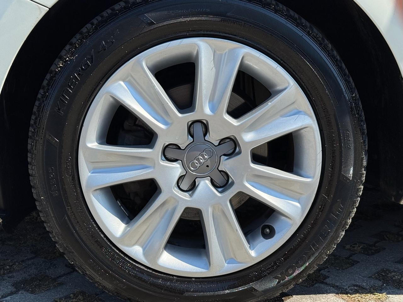 AUDI A1 2013 1.6 TDI 90cv Admired