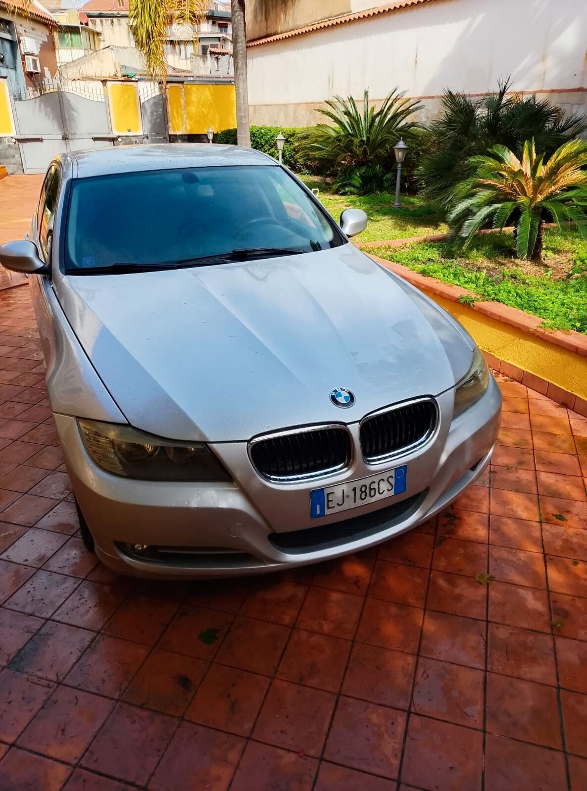 BMW 320D 2011 photo 2