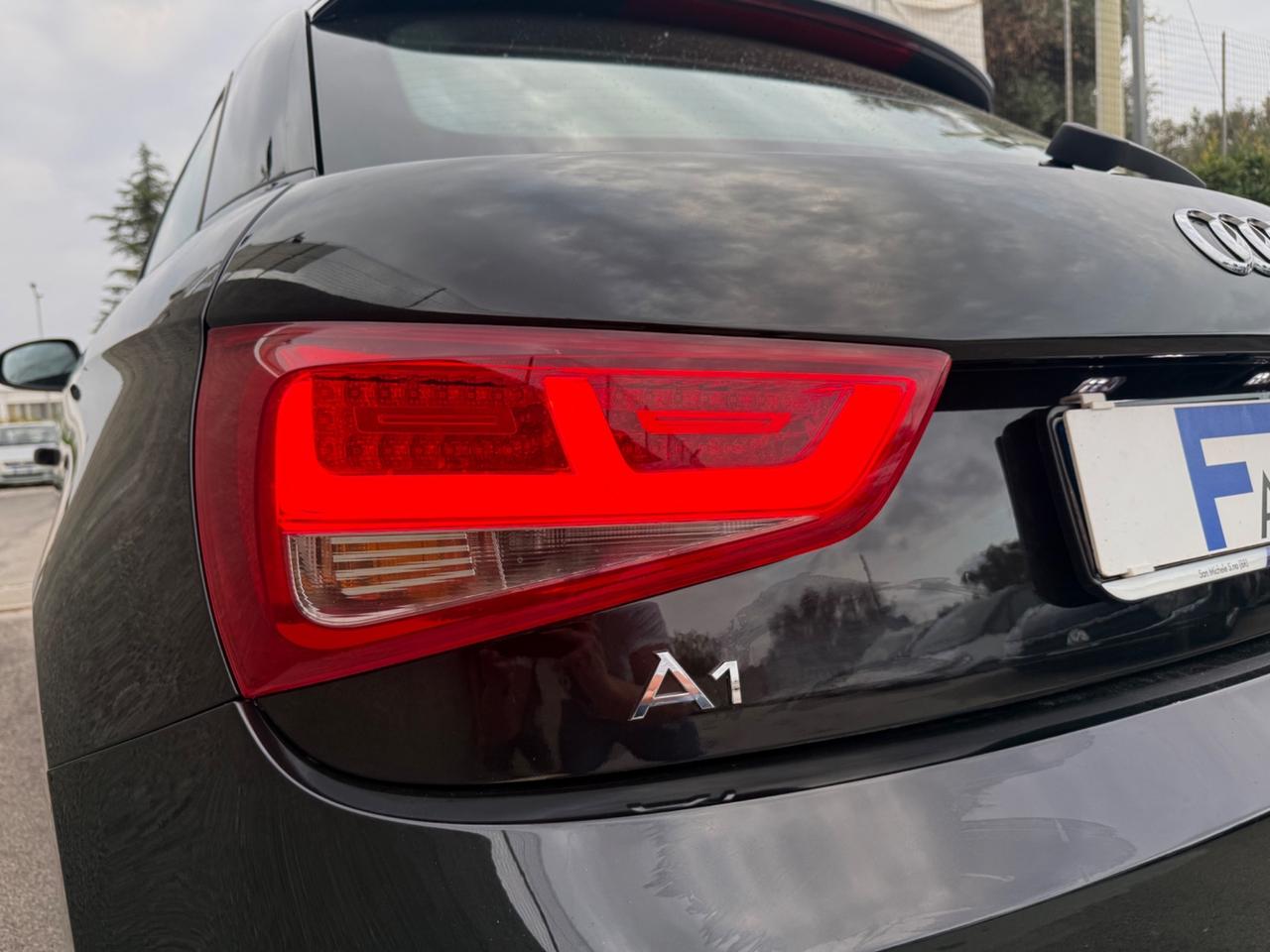 Audi A1 1.6 TDI 90 CV S-Line Exterior Pack,LED Diurni,Bluetooth,Comandi al volante,ecc.