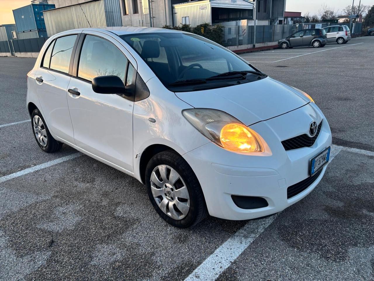 Toyota Yaris 1.0 5 porte Sol UNICO PROPRIETARIO TAGLIANDATA TOYOTA UNICO PROPRIETARIO