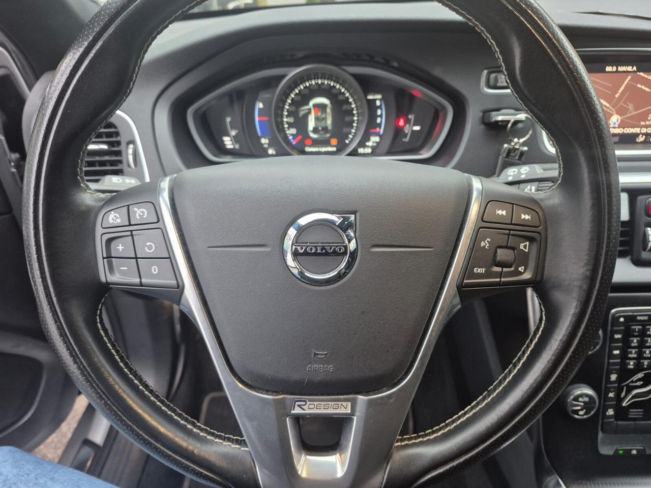 Volvo V40 D2 R-design DISTRIBUZIONE NUOVA