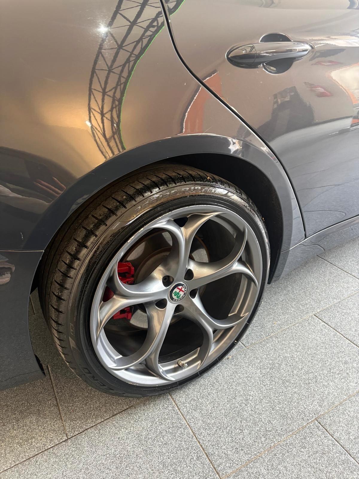 Alfa Romeo Giulia 2.2 Turbodiesel 210 CV AT8 AWD Q4 Veloce