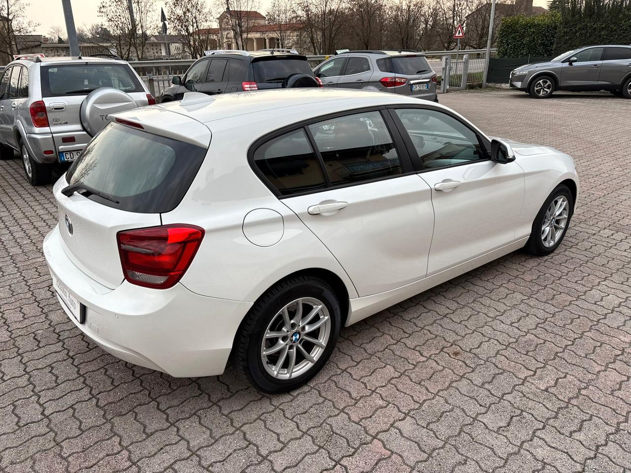 BMW SERIE 1 BENZINA AUTOMATICA SI A NEOPATENTATI