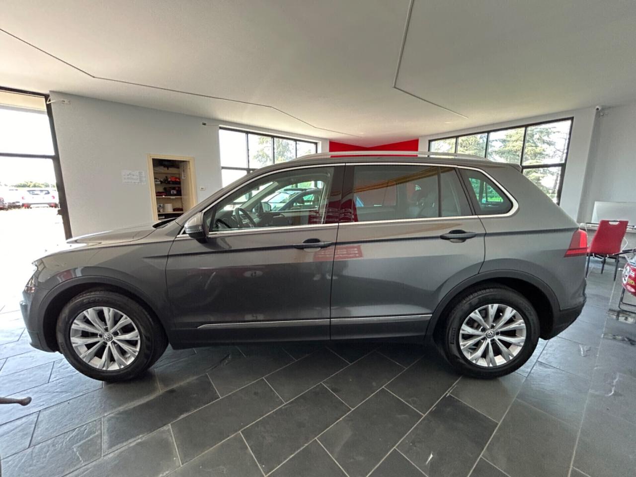 VW Tiguan 1.6 TDI |Euro 6|SENS ANT/POST|CERCHI IN LEGA