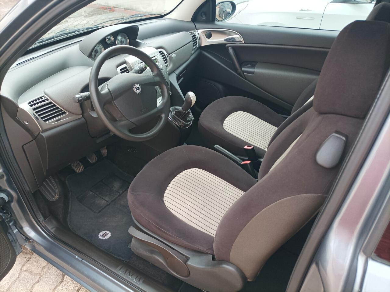 Lancia Ypsilon 1.3 MJT 90 CV Platino