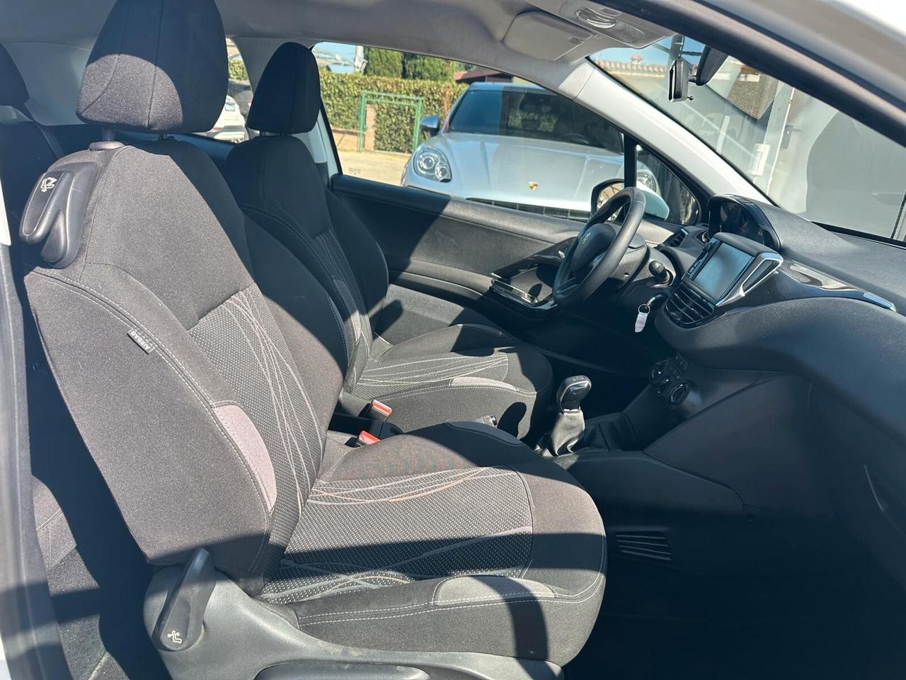 Peugeot 208 Benzina