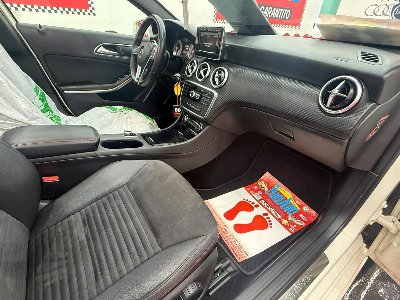 Mercedes-benz A 180 1.5 109cv Premium - 2014