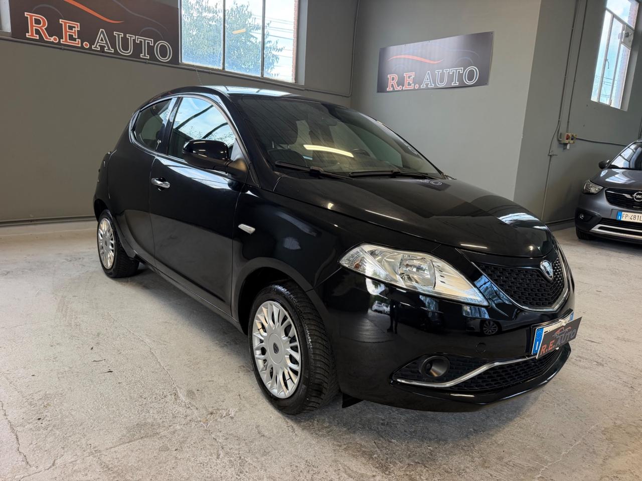 Lancia Ypsilon 0.9 TwinAir 85 CV 5 porte S&S DFN Gold