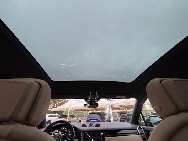 Porsche Cayenne Coupé 3.0 V6 E-Hybrid Platinum Edition 340CV