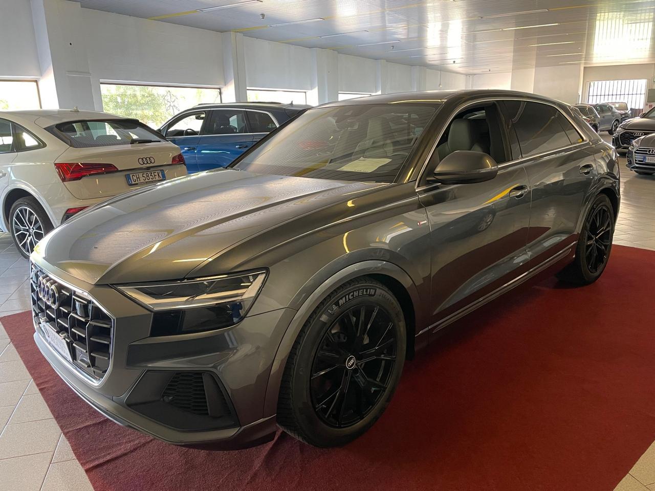 Audi Q8 50 TDI 286 CV quattro tip Sport Sedili Guscio