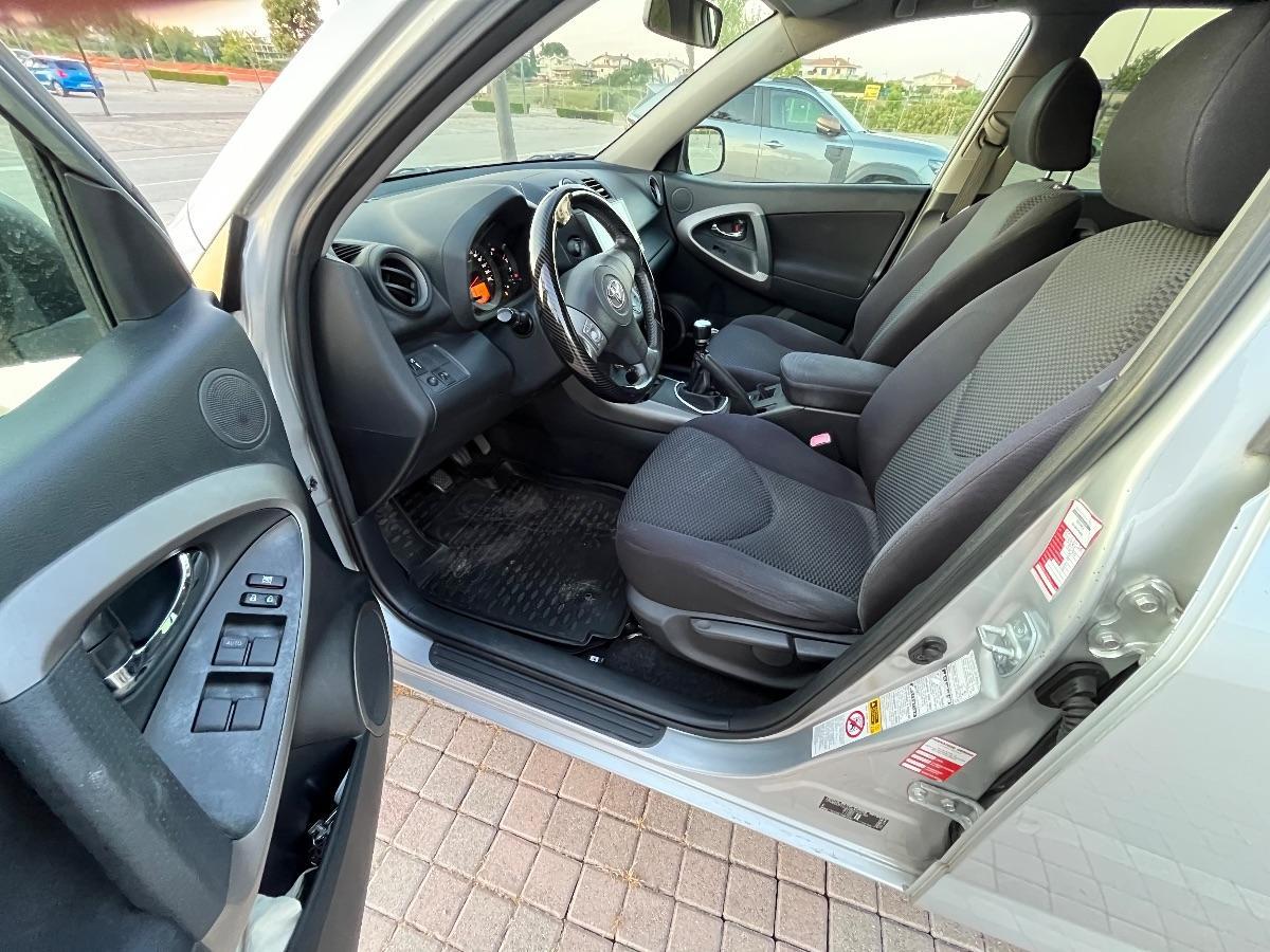 TOYOTA RAV4 2.2 D-4D 136CV Sol