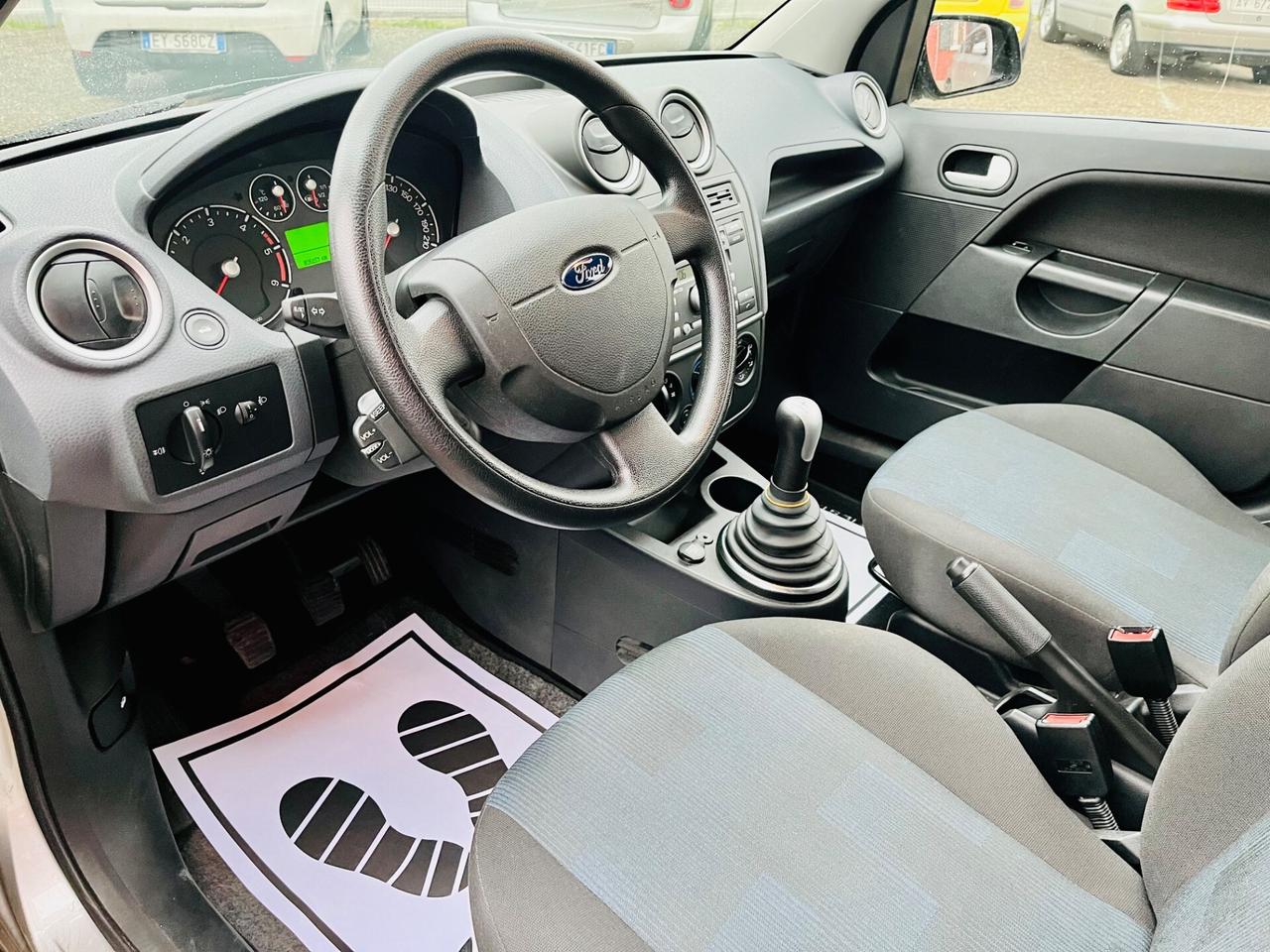 Ford Fiesta con 26.157km. NUOVA!