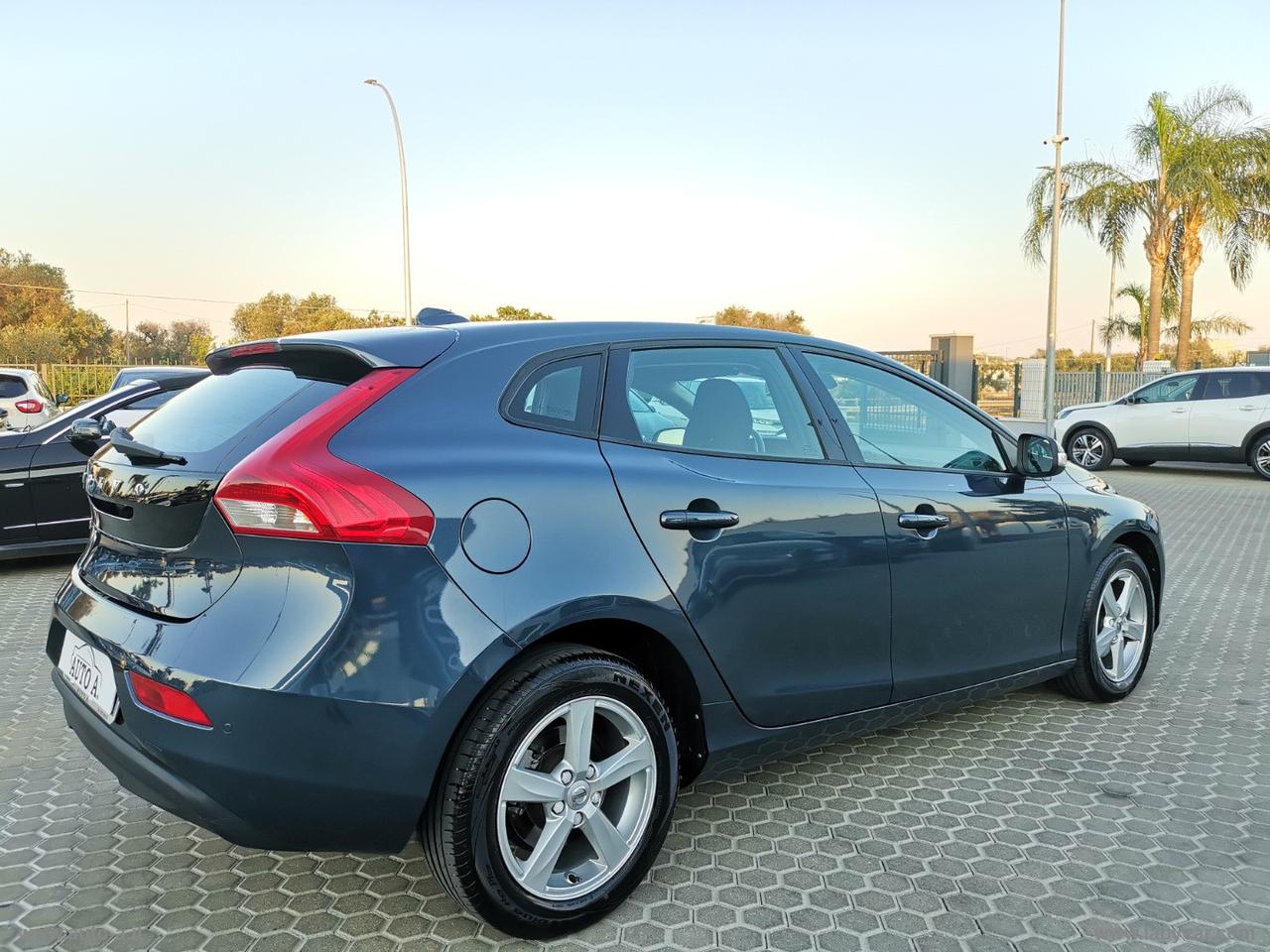VOLVO V40 D2 Kinetic